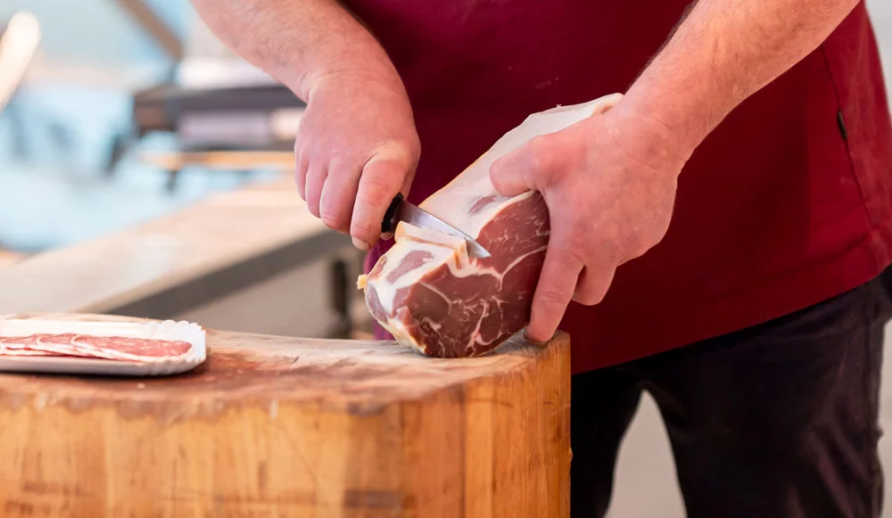 Découpe jambon de pays
